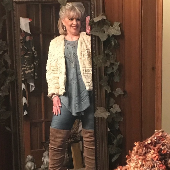 COME ENJOY MY CLOSET!! - Picture 8 of 8